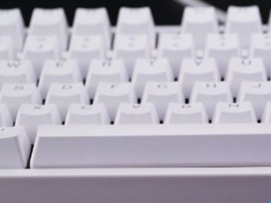 电脑键盘空格键失灵不能用如何修复。