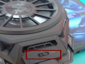 黑鲨4S如何使用散热背夹。