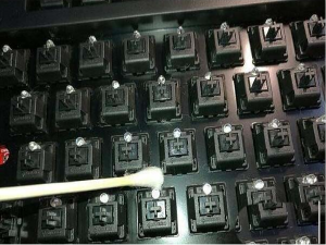 我来分享如何解锁机械键盘锁定的键盘