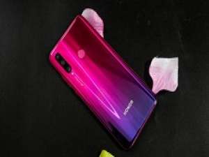 小编教你荣耀20i中将桌面图标对齐关闭的具体操作。