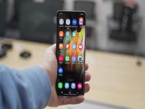 小编教你三星s21屏幕材质怎么样。