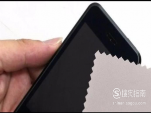 小编教你怎么贴手机钢化屏保。