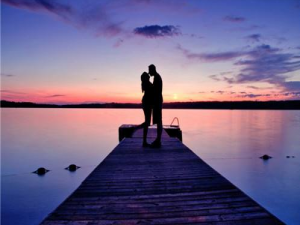 小编教你2020520微信朋友圈怎么发。