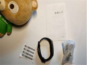 小编教你荣耀手环5充电方法我来说说。