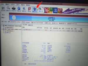 硬盘重新分区很简单，用 DiskGenius 就可以实现。