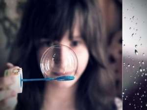 最新QQ心情：总会有这么一个人，让你想要温柔相待