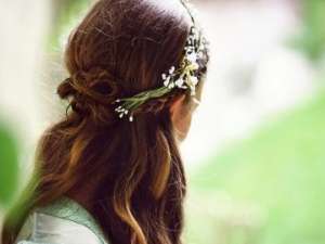 有诗意的爱情句子：爱情，需要一点心甘情愿的笨