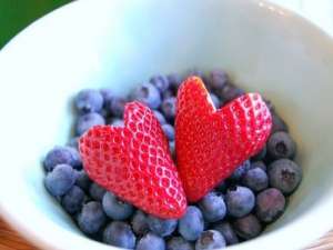 唯美爱情文字图片：你的幸福路人皆知，我的狼狈无处遁形