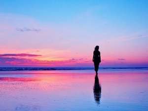 唯美感伤图片素材：有些人会慢慢遗落在岁月里，再不舍也只是曾经