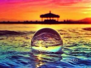 QQ经典说说大全：爱笑的男生不会差，逗你笑的男生更不会差