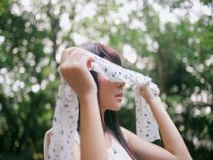 伤感说说心情短语：我对你的隐身可见，换来你的视而不见