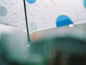 QQ空间动态说说：找不到我喜欢的那把伞，我宁愿淋一辈子的雨