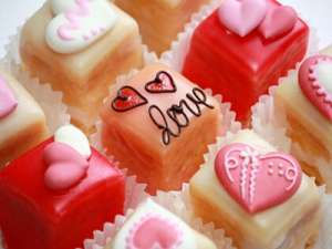 有个性的心情说说：毕竟幸福不是曹操，不能说到就到