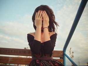 QQ个性说说：尽量撮合身边同学，以后会省很多份子钱