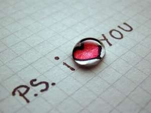 经典心情说说：要找一个毁了你口红的人，而不是毁了你睫毛膏的人