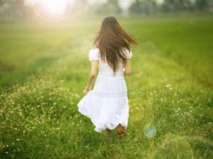 文字控伤感说说：转身的那一秒开始，我的幸福，便与你无关