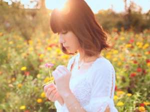 说到心坎里的文字：看一眼都想要拥有的人，又怎么甘心只做朋友