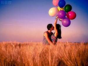 说说-爱一个人的说说带图片：喜欢就是这样，怕你知道，又怕你不知道