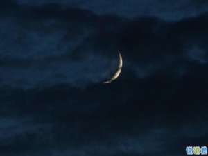 晚安说说心情一句话：对你何止一句喜欢，却只能说晚安