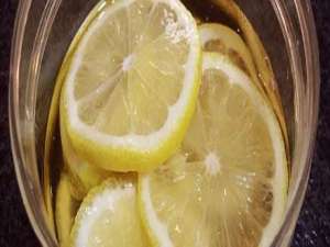 柠檬水加蜂蜜的功效与作用-喝柠檬蜂蜜水有什么四大禁忌？