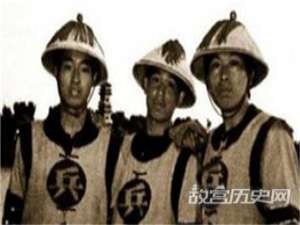 清朝士兵衣服上兵和勇代表什么