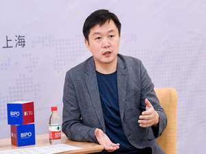 李浩(回廊亭李浩为什么有帽子?)