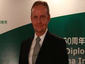 拉尔斯·裴德生(将2013年诺贝尔经济学奖授予美国经济学家尤金·法马、拉尔...)