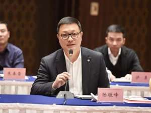 陆暾峰(陆律师:你好!我想与原工作单位打官司，因扣发我的物业费、取...)