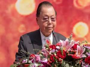 陈策文(陈律师你好！我嫂子出车祸四天了，保险公司拿一万元钱交医院...)