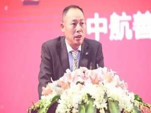 石正林(“肖临骏在杂货店遇见石正林,看见他正在挑选一块手表”用英...)