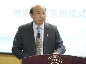 梁伟华(本人梁伟华因感情破裂，本人拥有两个孩法院判给他他不要。怎...)