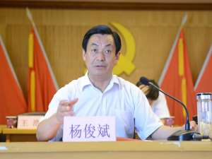 杨俊斌(麻烦在线的大侠！可以推荐一下！！云南精益求精的商学院总裁...)