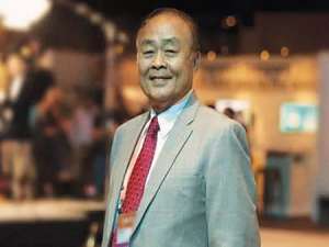 许忠政(各位尊敬的律师：   您好！   对方提出要到交警队调解...)