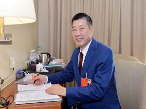 冷友斌(冷友斌是如何带领飞鹤开展奶源建设的呢?求了解的“大神”分...)