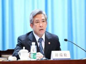 谭瑞松(记者谈国足被踩称:“唯有自强，才能拒绝成为笑柄、扮负面典型”，国足需如何改善?)