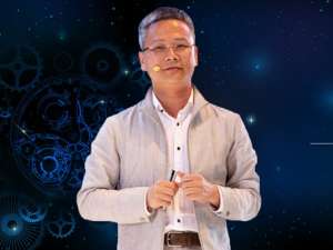 洪忠信(劲霸经编与劲霸男装的关系。)