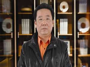 张恒伟(我父亲用我的名字给我买了一部汽车，就是因为欠债的原因，债...)