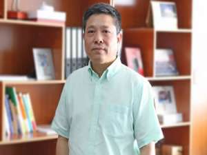 张文骏(2020年12月14日晚梁X在自家楼道内被邻居程X猥亵。事后，梁X将...)