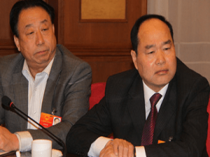 方才臣(《杨亿巧对》寇莱公在中书.与同事戏作对子：“水底日为天上日...)