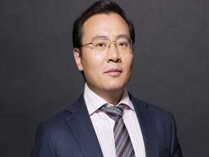 任泽平(任泽平炮轰温铁军，储殷说得比较中肯，人民大学三校友您支持谁?)