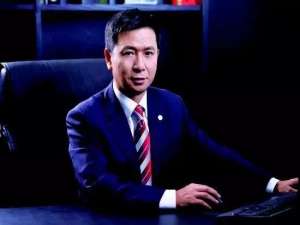 谢永林(太罕见!马明哲14年首次增持中国平安，谢永林携8名高管买平安银行…释放什么信号?)