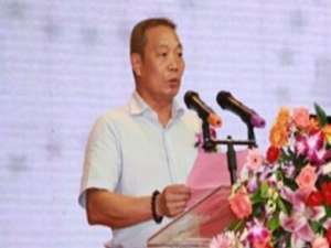 区炳文(华艺灯具公司创始人?)