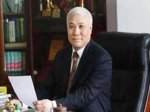 曹和平(北京大学教授曹和平怒斥大衣哥“三俗”，他是陈亚男请的救兵吗?)