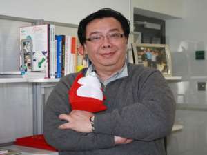 杨得铭(和老公后来到一起.大家日常生活了十年.他有一个37岁的孩子.而...)