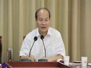 钱肖华(如今NBA球员是亿元合同满天飞，那总裁肖华的年薪是多少?有1000万美元吗?)