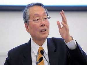 施振荣(宏碁创办人施振荣与华硕董事长施崇棠都是台湾彰化县鹿港镇人，他们有没有亲属关系?)