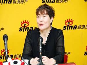 吴爱华(...文名字叫吴爱华.现在合肥一中七年级三班上学.他长着长长的脸)