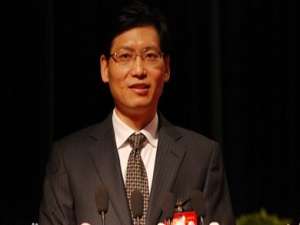 张锦铭(名字要三个字:张锦X。最后补一个字即可?)