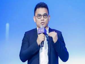 盛希泰(丁宁恋情曝光?盘点女乒退役大满贯的婚姻生活，谁更幸福?)