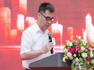 张锦松(寻起名，男名，女名各一个，姓张，辈份是锦，三字四字均可，寻有有诗情画意的名字，或者是有古语意义的名字，跪求?)